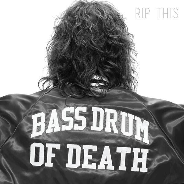 Paf ! ROCK la rentrée c'est maintenant ! partie 2 , ce morceau est comment dire Oulala aussi pêchu que le moustique qui va se poser sur toi après une semaine de diète! il s'agit de "Bass drum of death" attention ça pique voici "Everything's the same" pas sur qu'après ça tout soit pareil ;.)