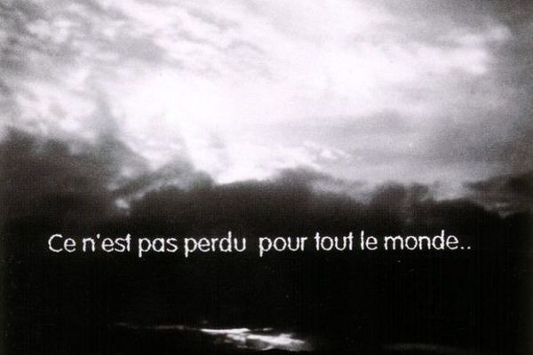 A redécouvrir absolument. le disque oublié de Diabologum groupe des année 90, un cd réédité ce jour comme un coup de poing un bombe dans le paysage musicale français avec ce titre canon "Ce n'est pas perdu pour tout le monde" ! "A Découvrir absolument" de la neige en été oui c'est possible !