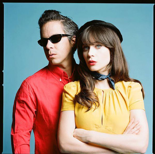 Ah les regrets, On regrette souvent les choses que l'on a pas pu faire, ne regrettons pas celle que l'on a fait...Le groupe "ELLE ET LUI" ne regrette pas de s'être trouvé voici donc She & Him qui dévoile le clip de “Stay Awhile”, Les regrets, ce n'est que de la rature... on n'efface pas...