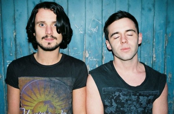 Bon autant vous le dire tout de suite c'est la révélation irlandaise,du moment, quoi en penser ? une voix chevrotante un son brut " We Cut Corners",entre mélodies épurées et rock musclé ,l'album "think Nothing" c'est pas que j'en pense rien mais au contraire je pense qu'il faut l'écouter après on en discutera !