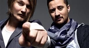 Et voila dimanche le froid de quoi vous réchauffer avec le duo Röyksopp tiré de The Inevitable End" le titre "Skulls" sombre comme une fin , la fin d'une aventure, un groupe électro qui après 13 ans de carrière arrête dommage, mais quel clip ! une chanson de fin du monde de fin de tout de fin d'un groupe culte !