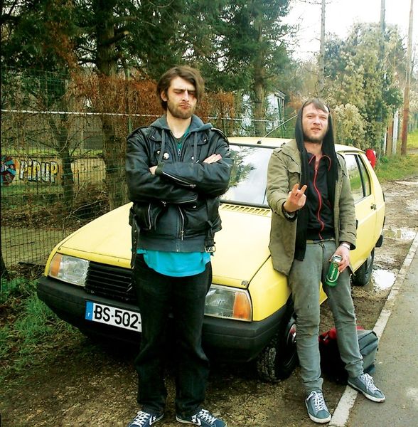 Accrochez vous aux sièges de la 4 L, voici un groupe gros son, façon Disintegration de The Cure, c'est le projet d'un homme, Geoffroy Laporte, le nom de sa bande "JESSICA93" attention le morceau "Karmic Debt" peut nuire aux BMW !