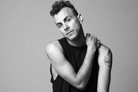 Il n'a rien dit, c'est par surprise que l'on apprend que Asaf Avidan revient avec un nouvel album “Gold Shadow” de l'or dans l'ombre tourmenté de ce garçon à la voix magique "Over my head" le clip, c'est ici pour le bonheur de nos de vos oreilles moelleuses, couleur OR sera votre journée...