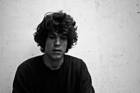 Putain j'ai fais un rêve ! on n'a retrouvé John Lennon il se nomme "tobias jesso jr" et avec son ''just a dream'', on va découvrir "Goon" son premier disque, qui sera publié trois jours avant l’arrivée du printemps 2015 , les bourgeons vont exploser lui aussi !
