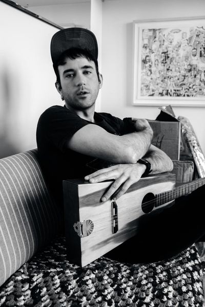Le parfum des roses peu vous envouter, celui de Sufjan Stevens aussi et ce titre "Should Have Known Better" en est la preuve ! l'album "Carrie & Lowell"