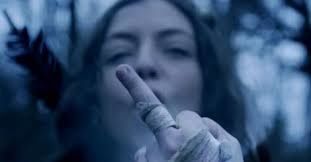 TRAAAASH vous avez dit trash ! Nom d'une benne a ordure ! jamais j'ai vu une poubelle prendre aussi chère ! le groupe "Twin Arrows" ne veut rien gaspiller "Wasted" et il vous dit Fuck avec un doigt bien droit dans ses bottes, arrosé de quelques gouttes d'alcool en tout genre OH MY GOD TRASH !