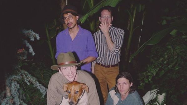 J'adore le nouveau Deerhunter un morceau (très) surprenant vu ce qu'ils faisaient avant là c'est funk pop et moins sombre c'est cool un virage a 180 degrés pour les serpents Américains la morsure est telle qu'il faudra changer de peau "snakeskin "