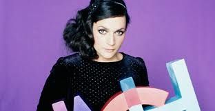 Dans la famille Chédid je voudrai la fille, après Mathieu chedid voici donc Anna qui chante l'amour "Oh oui je t'aime" elle sévit sous le nom de Nach et c'est pas mal du tout on n'a envie de bouger le popotin c'est Dimanche alors lâchez vous !