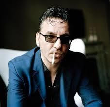 Quelle route prendre, quel trajet suivre ,quel parcours demain sera fait, le sentier de la vie est court mais long long est la passion qui nous dévore a marcher droit, RICHARD HAWLEY lui continu la sienne avec un nouvel album "hollow meadows" et deux extraits “Seul celui qui a emprunté la route connaît la profondeur des trous.”