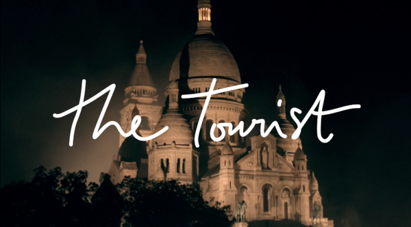 Housse de Racket sort un single "The Tourist" cela faisait longtemps que nos cocos avaient disparu et bien les voici , les voilà deux sacré gouillats au sacré coeur , ERIC SATIE disait :“Un touriste, c'est quelqu'un qui parcourt des milliers de kilomètres pour se faire photographier devant sa voiture.”