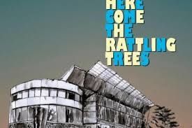 Envie d'une soirée douce, tendre, relax, et bien THE HIGH LLAMAS REVIENT AVEC ‘HERE COMES THE RATTLING TREES’ les feuilles tombent des arbres doucement les arbres s'endorment, au son des cliquetis des flocons automnales ! Cooooool