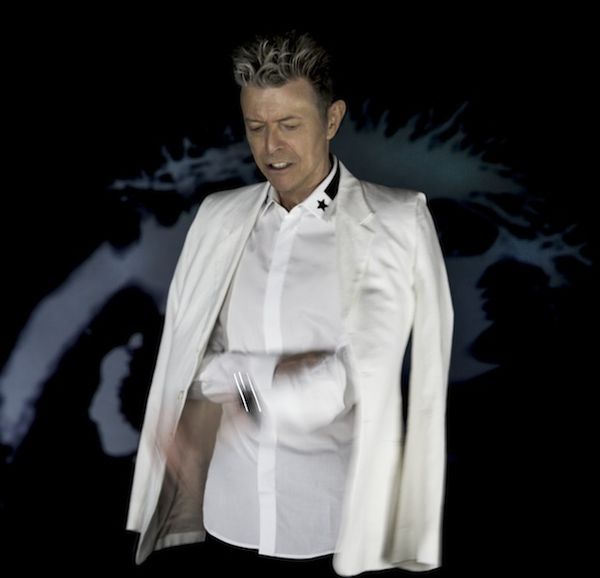 Bowie est mort après 18 mois de combat contre le cancer son dernier album Blackstar sorti il y a deux jours et un clip sur un lit d'hôpital... il crié je suis au paradis c'est fait... merci pour tout l'artiste et let's dance !