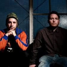 Une petite fraicheur londonienne , Après trois ans d’absence, le duo folk britannique Turin Brakes signe un retour réussi avec Lost Property. et le morceaux keep me around la terre continue de tourner... turin brakes aussi !