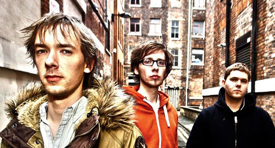 Avec le titre “All Res”, le groupe GoGo Penguin de manchester va vous faire aimer le jazz il y a tout dans ce trio c'est juste énorme !