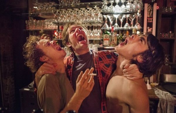 Je voudrais attirer votre attention sur ce film, qui a l'air trop bien , mais c'est surtout la BO qui avec une musique énorme de Soulwax qui m'a fait frémir un film sur la Belgique son nom "BELGICA" son réalisateur Felix Van Groeningen le titre de The Shitz 'How Long' une tuerie !
