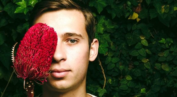 Tu flume trop mec tu flume trop mais bon si ça te permet de sortir des trucs aussi sympa que ce "skin" et bien continu mec, passe a deux ou trois paquets mec car ce morceau il me reste dans la peau merci !