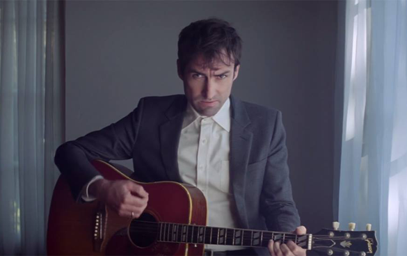 il siffle il siffle le Andrew Bird et ce "Left Handed Kisses" en duo avec FIONA APPLE témoigne de la classe du bonhomme mi homme mi oiseau "Are you serious" man ! heu c'est le titre de l'album !