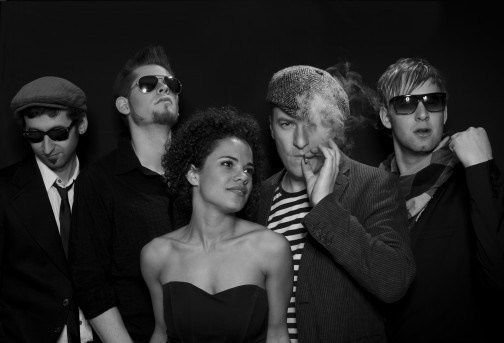 Parov Stelar ancien graphiste autrichien, est en train de devenir un véritable incontournable de la scène électro, alors laissez-vous emporter par la balade jazzy du maître de l’électro swing The Lonely Trumpet morceau magnifique apaisant et dansant !