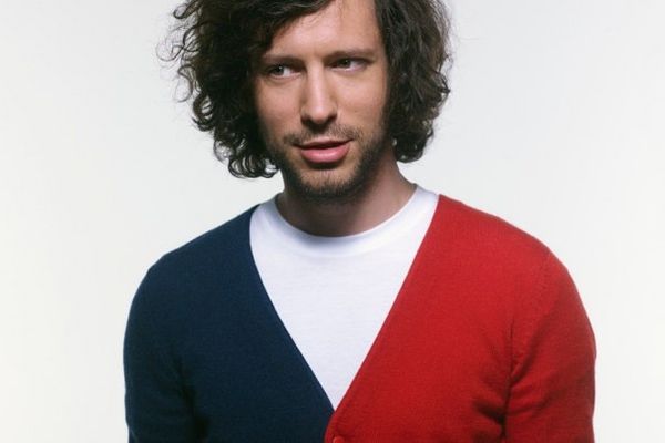 Très jolie lettre poétique d'amour pour la France, notre pays si beau composé aprés les attentats, le groupe SEVERIN chante "France" un titre simple, radical, comme nous français de souche ,mais on l'aime notre petit pays ...
