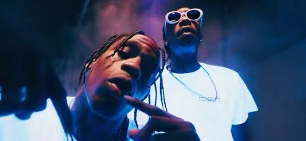 Il nous fait de la pâtisserie très particulière le Wiz Khalifa beaucoup de fumée beaucoup de levure de sueur le mec a l'air de s'y connaitre et hip et hop ! voici "baker sale" à consommer avec une modération particulière !
