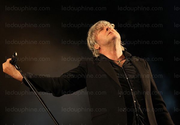 I'm Just an Old Motherfucker !! voilà les derniers propos de notre ARNO notre rockeur Belge préféré qui a 66 ans veux vivre dans un monde ou dieu est amoureux et ou les cons font pas de bruit ma foi beau programme je vote pour lui !