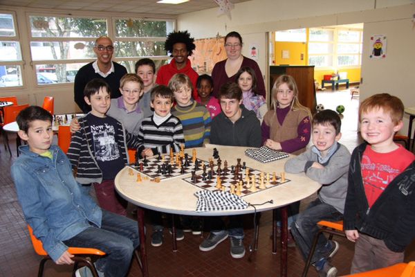 Une initiation aux échecs au Centre de loisirs