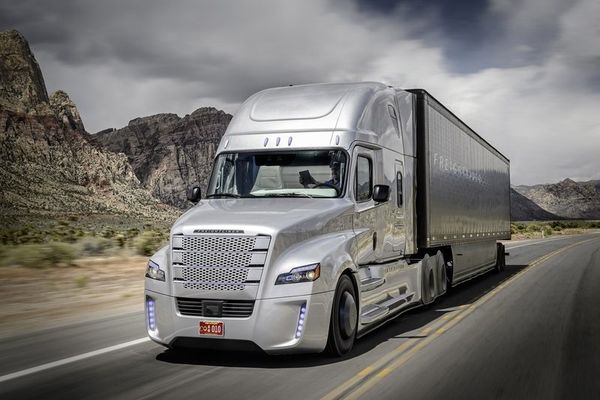 Le premier camion semi-autonome autorisé au USA