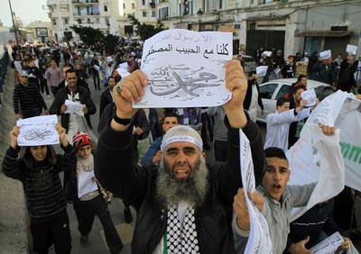 Sous prétexte de dénoncer les caricatures de «Charlie Hebdo» : Des milliers de militants islamistes, dont la majorité de l’ex-FIS, ont investi la ville d’Alger