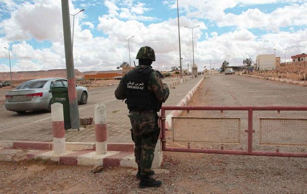 Les forces de sécurité Tunisiennes tirent sur un véhicule en provenance des frontières Algériennes : Un mort (Un Algérien) et quatre blessés.