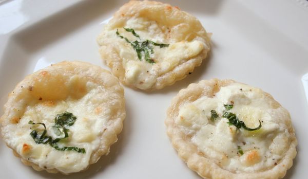 Mini feuilletés chèvre à l'ail des ours