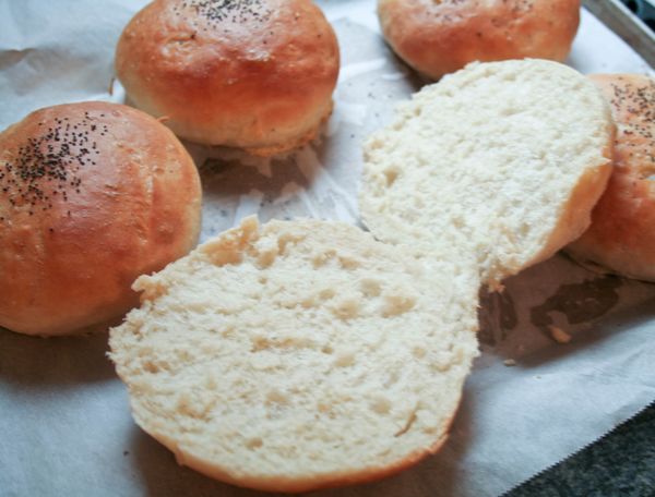 Buns, petits pains à hamburger, la meilleure recette pour moi, à vous de vous faire votre opinion