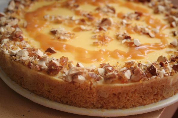 Cheesecake aux éclats d'amandes caramélisé et caramel beurre salé