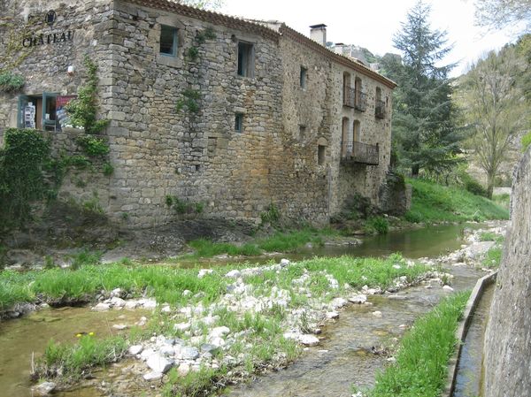 Termes, château et village