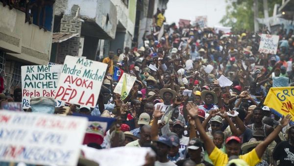 Haitio : plia kolera tago de la opoziciuloj al la prezidento Martelly