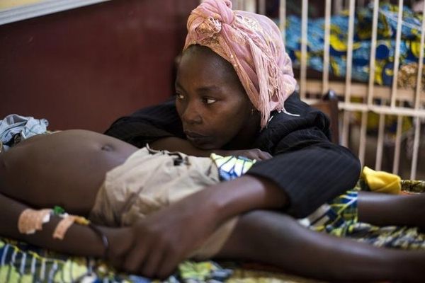 Afriko : pli ol 120.000 afrikaj infanoj mortintaj en 2013 pro falsaj medikamentoj