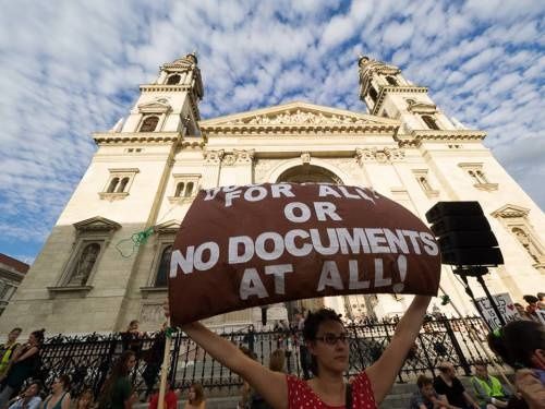 Hungario komencis la konstruadon de kontraŭ-migranta barilo