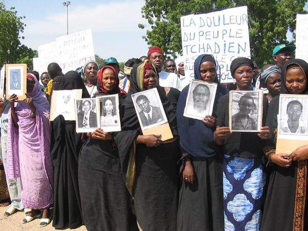 25 jarojn post forlaso de la regno, la eks-diktatoro de Ĉado, Hissène Habré, estas juĝata ekde lundo 20a de julio en Dakaro.