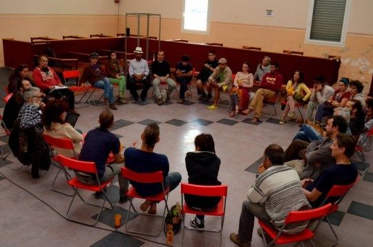 Katalunio : integra kooperativo : kiel kontentigi la individuajn kaj kolektivajn bezonojn ekster la merkataj reguloj