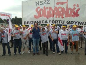 Pollando : Labourstart Kampanjo : Ĉesigu maldungadon kaj kontraŭsindikatismon en la haveno de Gdańsk