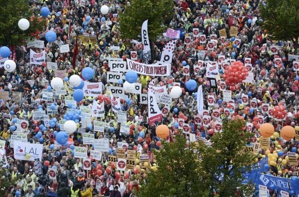 Manifestacio en la centro de Helsinko - Heikki Saukkomaa/The Associated Press
