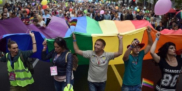 Serbio : la Geja Fiero petegas solidarecon kun la migrantoj