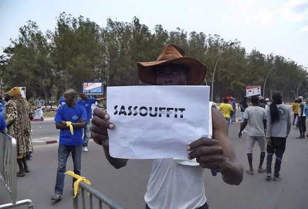 Respubliko Kongo : Kontraŭ-referenduma manifestacio