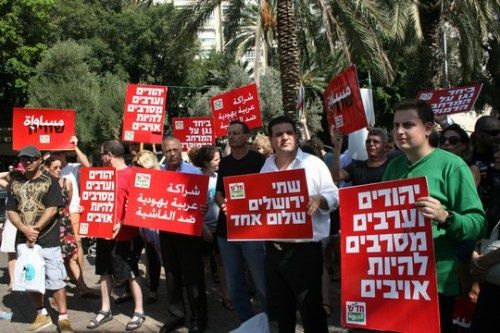 Israelo : Neperforta manifestacio en Tel-Avivo : la partoprenantoj ne volas alian militon