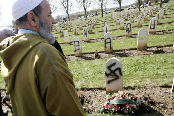 De Parizo ĝis Londono : atakoj kontraŭ islamanoj multobliĝas
