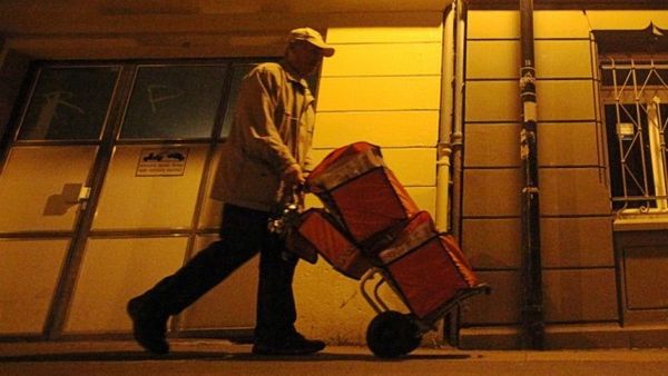 Emerita gazetliveranto : pli kaj pli da plejaĝuloj laboras en leĝeraj dungoj - (Foto: picture alliance / dpa)