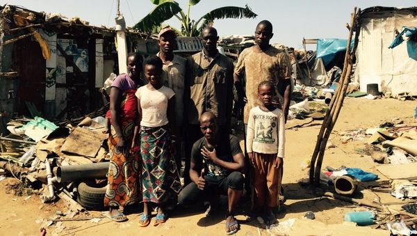 Loĝantoj de ladurbo en Dakaro, Senegalo. RFI/Guillaume Thibault