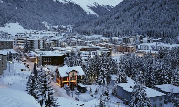 Monda Ekonomia Forumo en Davos : Tiu farso, veninta el alia mondo