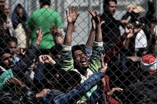 Grekio : dekoj da Pakistananoj malsatstrikas en la koncentrejo de Mitileno