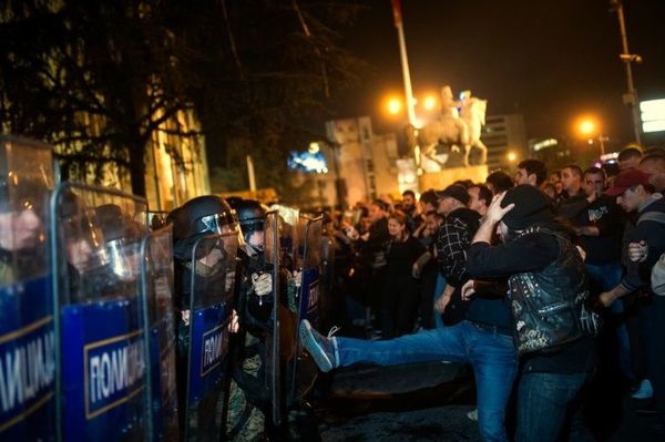 Kontraŭ-registara manifestacio, la 13an de aprilo 2016 en Skopjo