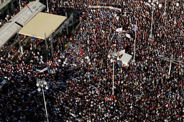 Manifestacio “Kroatio povas pli bone fari", la 1an de junio 2016 en Zagrebo. FOTO ANTONIO BRONIC/REUTERS